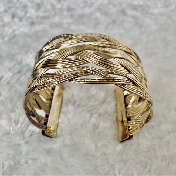 Adamas International Jewelry Jewelry - Fashionable gold wrist jewelry
